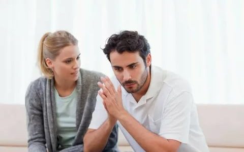 Почему мужчина избегает разговоров о своей жене