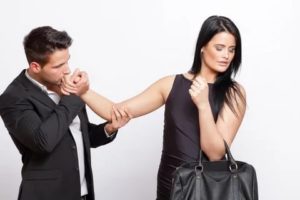 Правильное поведение женщины по отношению к мужчине