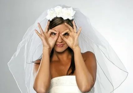 Как узнать замужем ли женщина