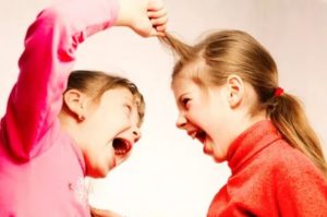 Агрессивные вспышки ребенка 4 года ребенок кусается