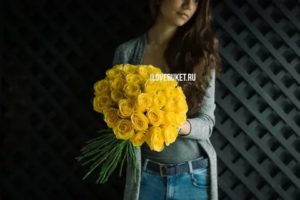 К чему дарят желтые цветы девушке