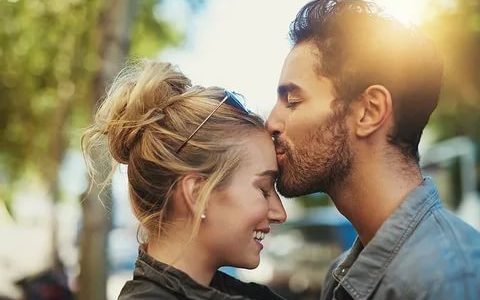Как понять по поцелую что мужчина влюблен